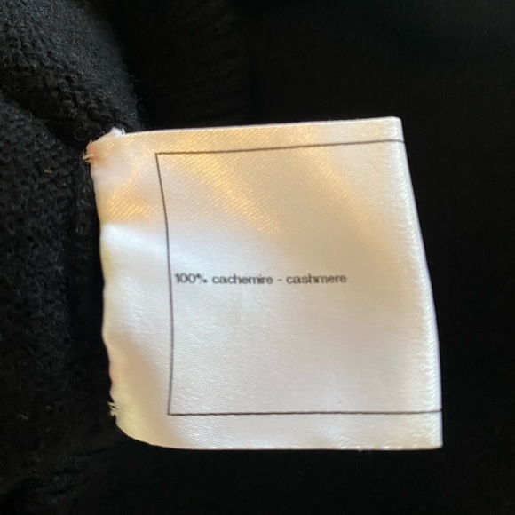 CHANEL Cashmere Sweater - Picture 5 of 6